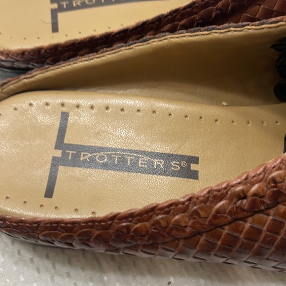 Trotter’s Brown Woven Leather Mule 8.5 Made In Brazil (2) - Picture 2 of 9